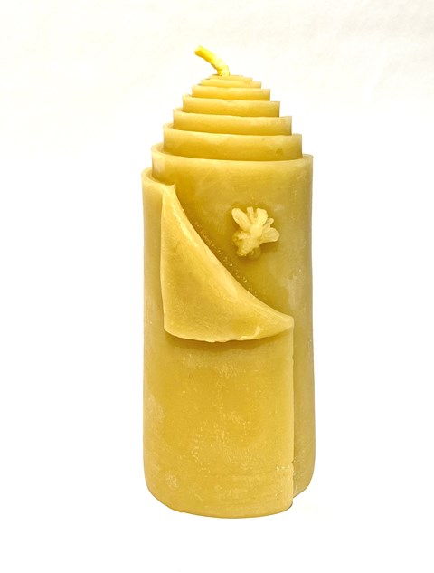 Beeswax Pillar w Bee
